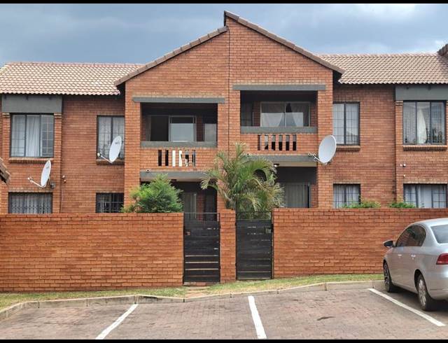 2 BEDROOM APARTMENT FOR SALE IN MOOIKLOOF RIDGE ESTATE